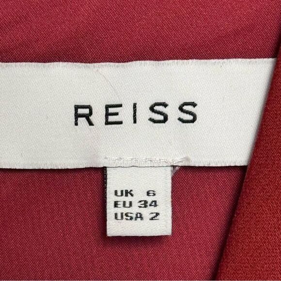 Elegant Red Sleeveless Dress - Picture 4 of 5